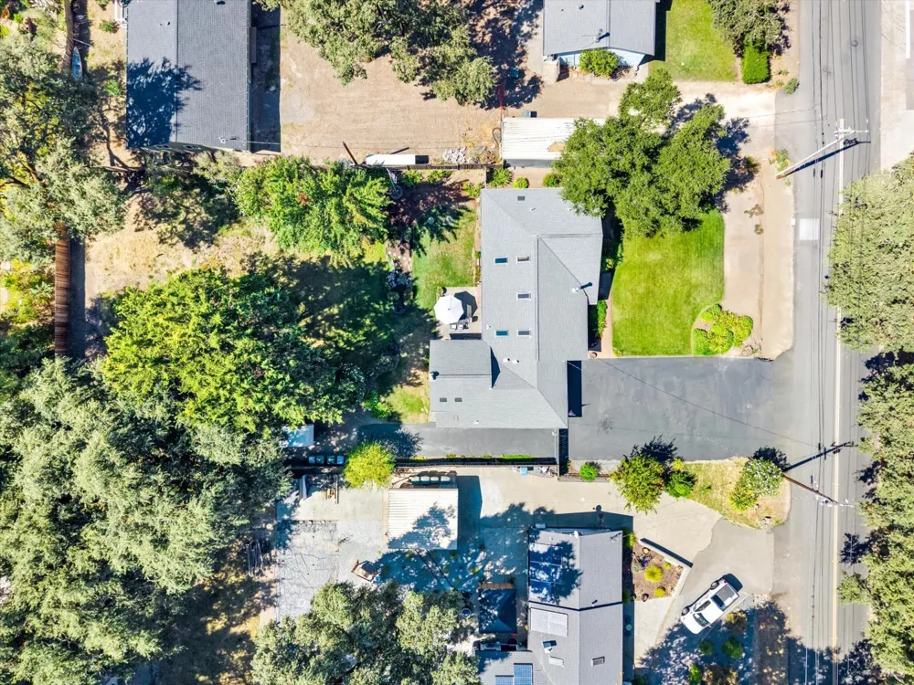 136 Mark West Station Road Windsor, CA 95492