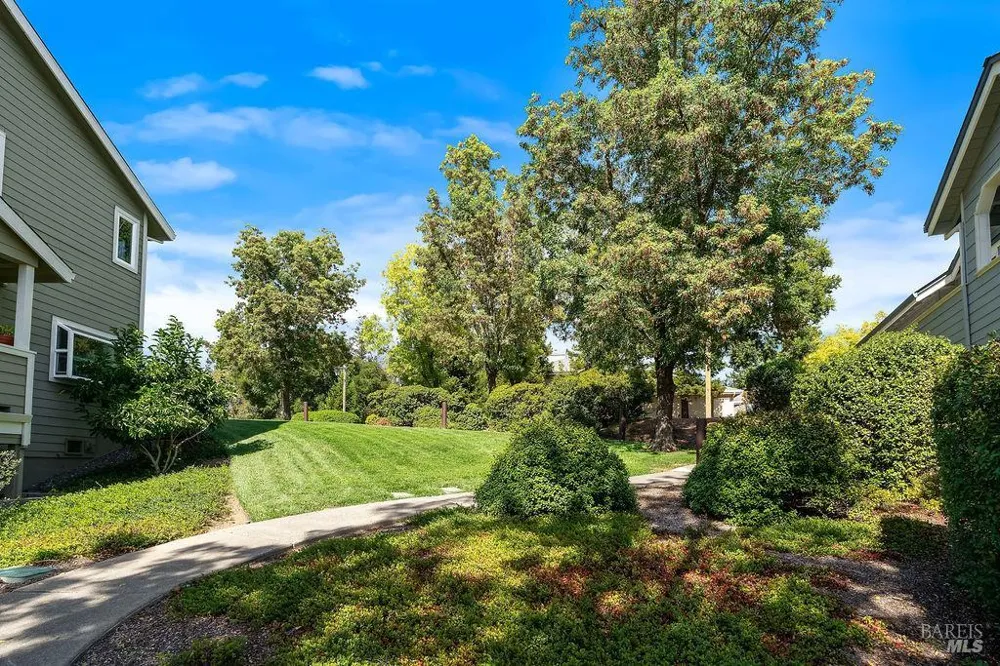 2123 Stonefield Lane Santa Rosa, CA 95403