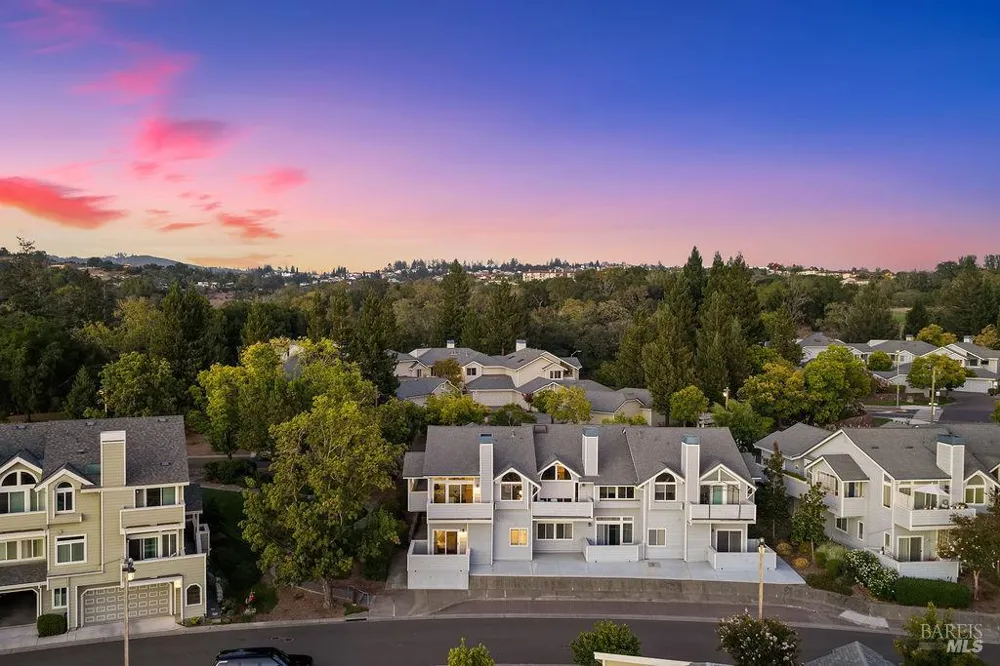 2123 Stonefield Lane Santa Rosa, CA 95403