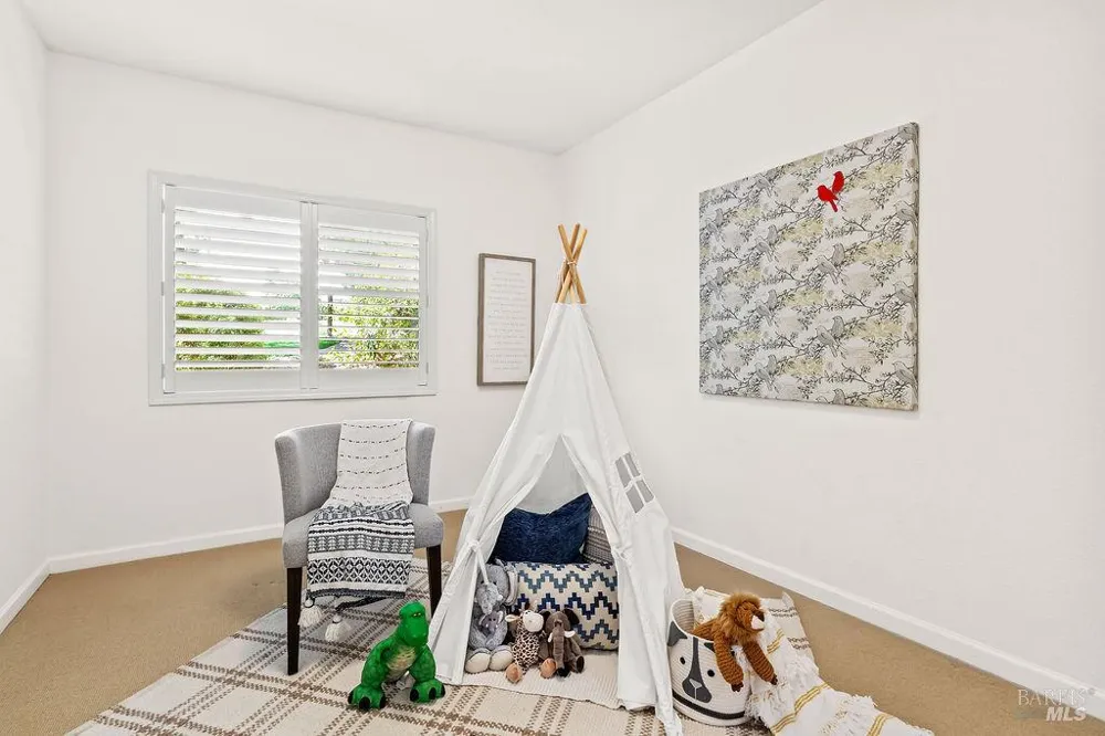 2123 Stonefield Lane Santa Rosa, CA 95403