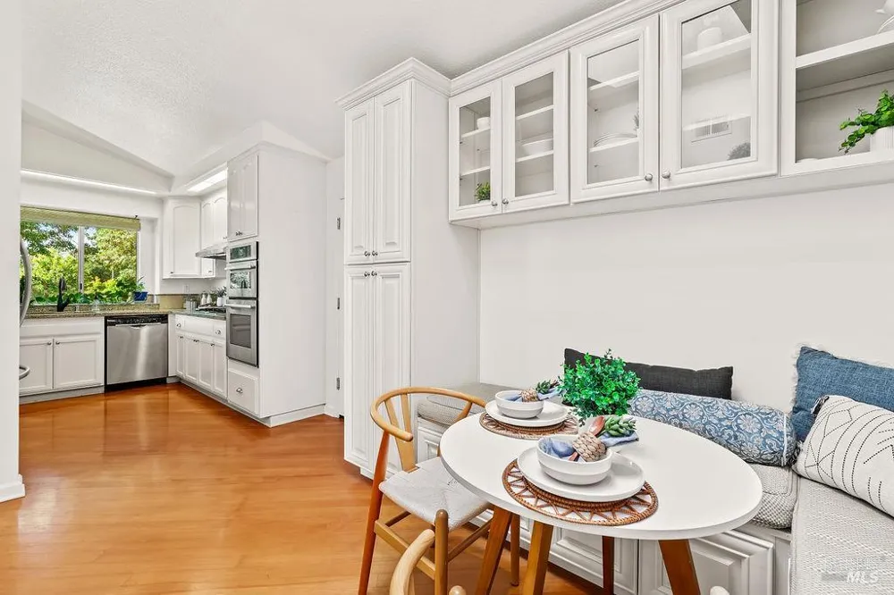 2123 Stonefield Lane Santa Rosa, CA 95403