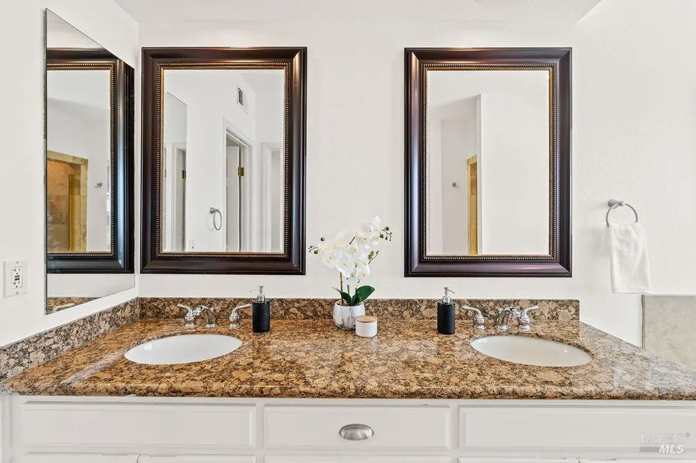 2123 Stonefield Lane Santa Rosa, CA 95403