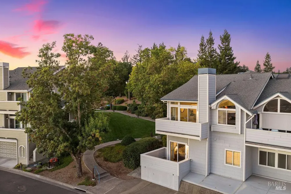 2123 Stonefield Lane Santa Rosa, CA 95403