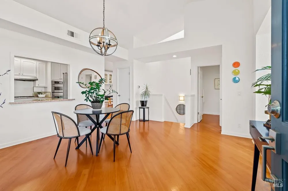 2123 Stonefield Lane Santa Rosa, CA 95403