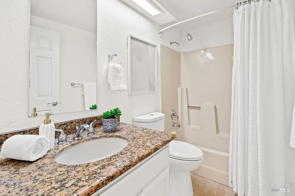 2123 Stonefield Lane Santa Rosa, CA 95403