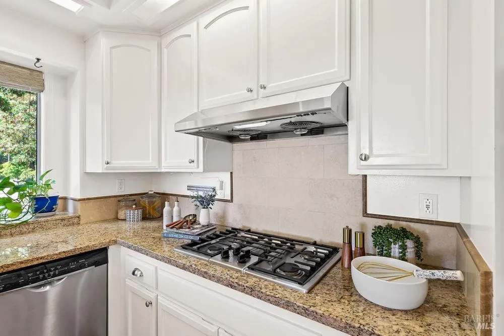 2123 Stonefield Lane Santa Rosa, CA 95403