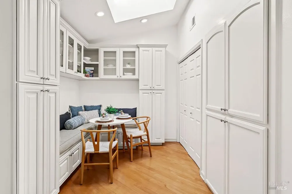 2123 Stonefield Lane Santa Rosa, CA 95403
