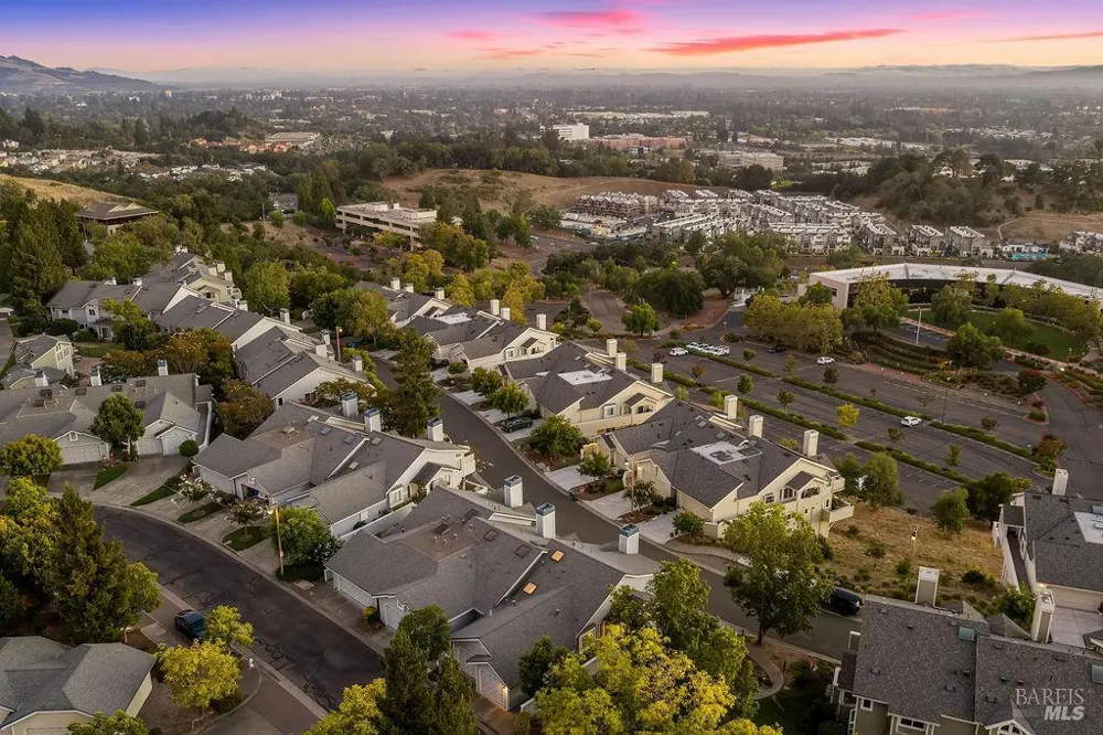 2123 Stonefield Lane Santa Rosa, CA 95403