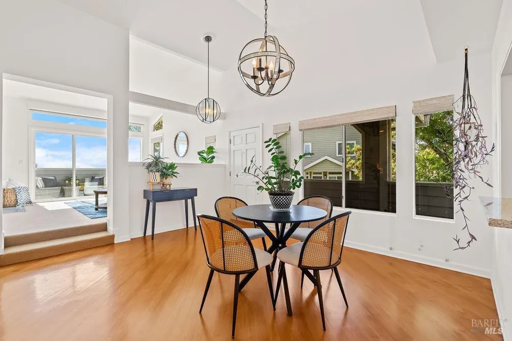 2123 Stonefield Lane Santa Rosa, CA 95403