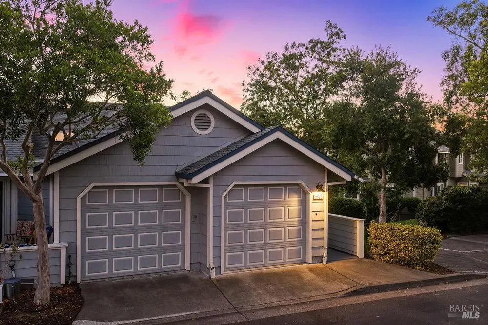 2123 Stonefield Lane Santa Rosa, CA 95403