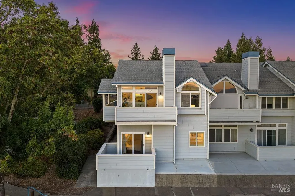 2123 Stonefield Lane Santa Rosa, CA 95403