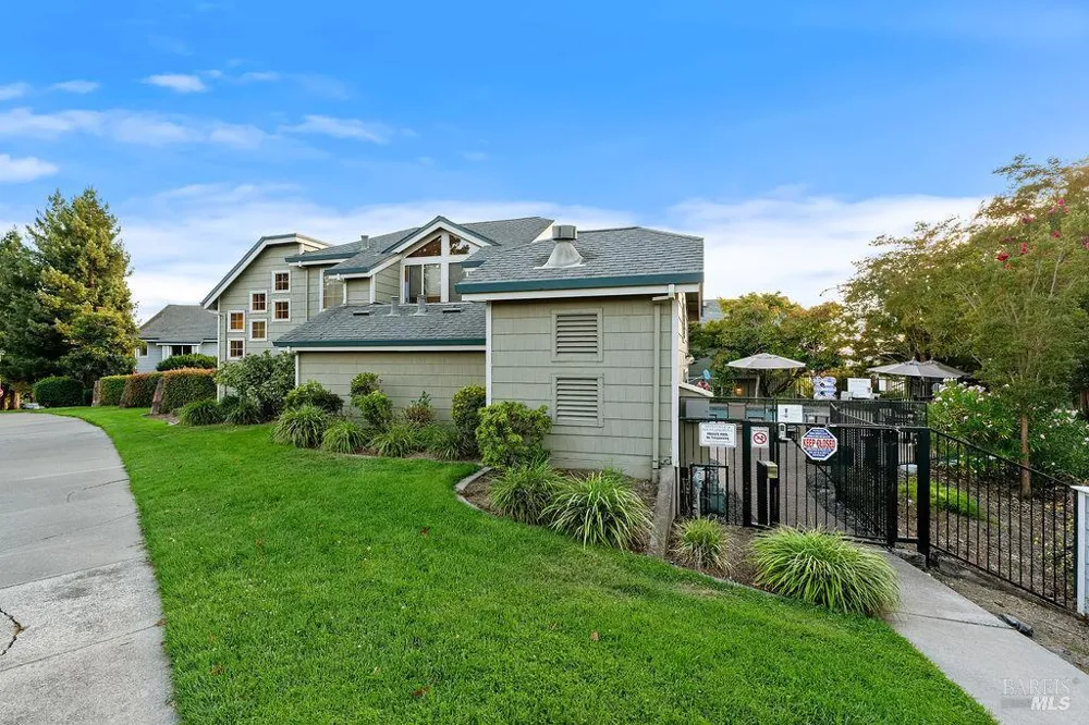 2123 Stonefield Lane Santa Rosa, CA 95403