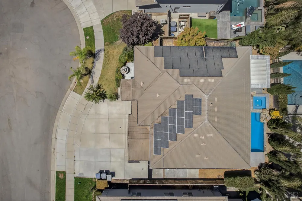 3034 W Clinton Court Visalia, CA 93291