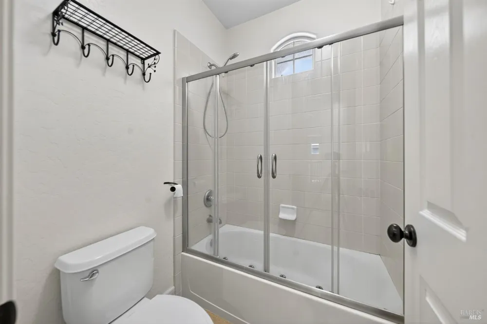 3034 W Clinton Court Visalia, CA 93291