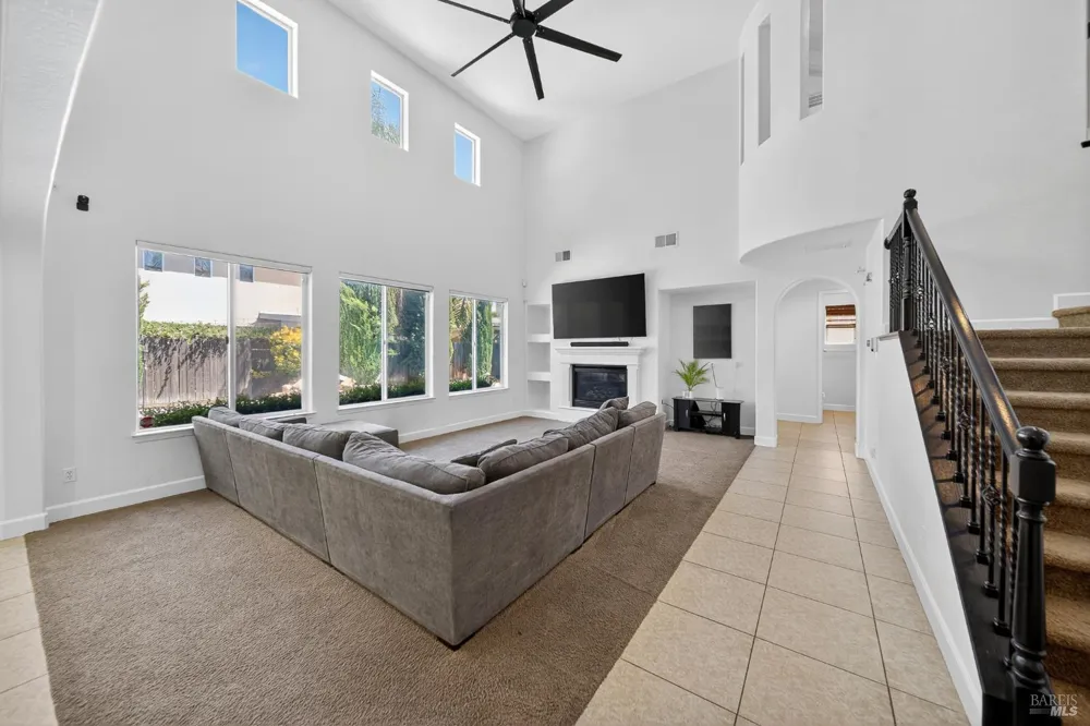 3034 W Clinton Court Visalia, CA 93291