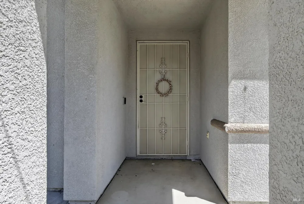 3034 W Clinton Court Visalia, CA 93291