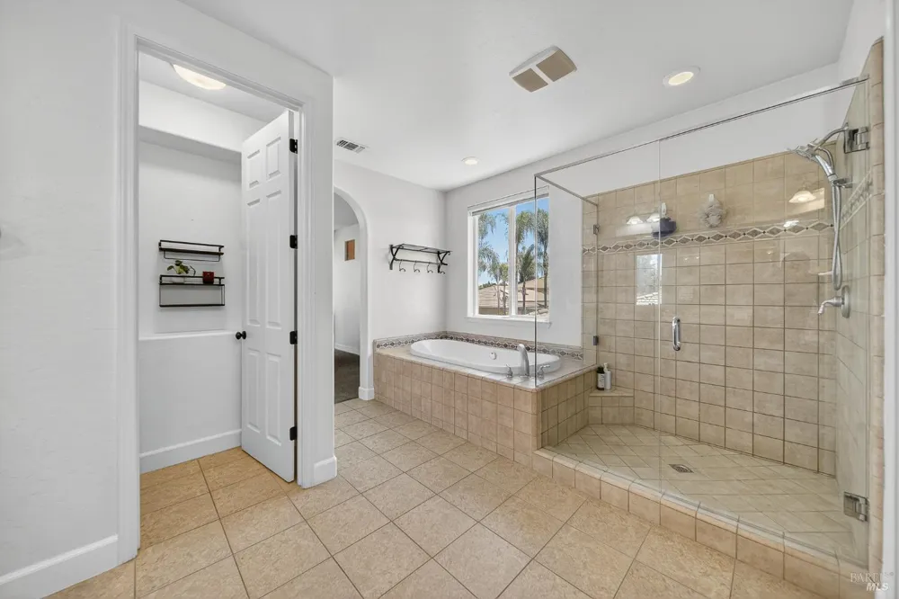3034 W Clinton Court Visalia, CA 93291