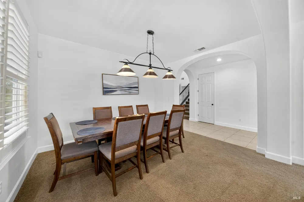 3034 W Clinton Court Visalia, CA 93291