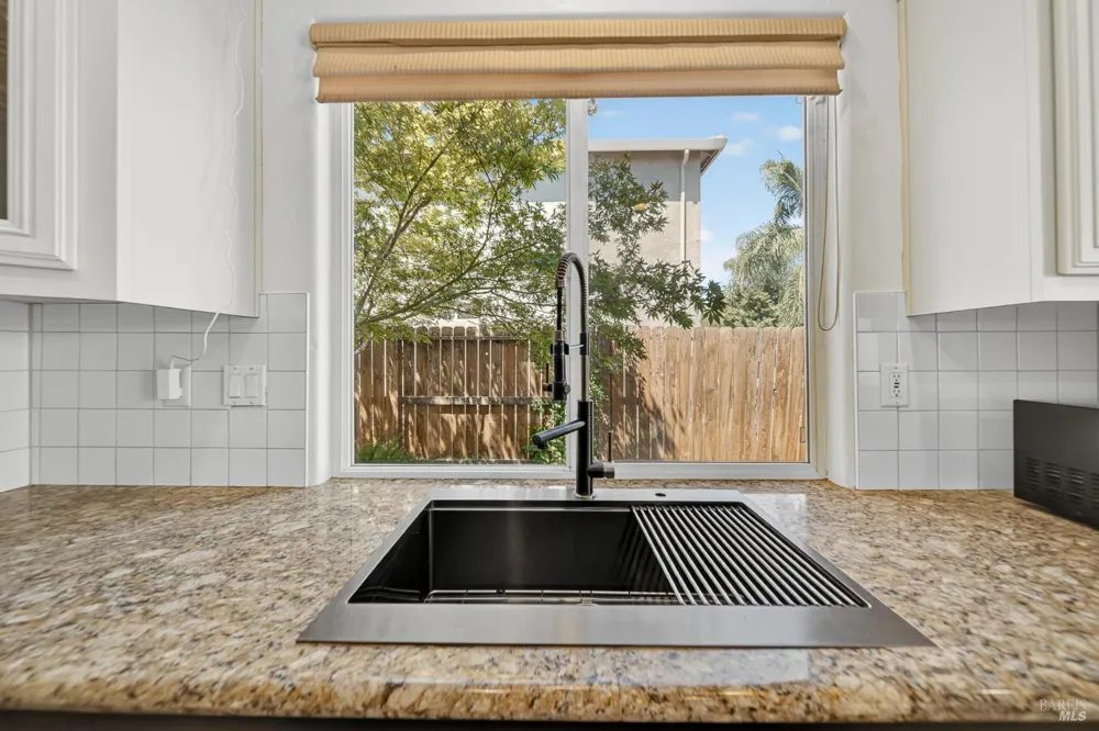 3034 W Clinton Court Visalia, CA 93291