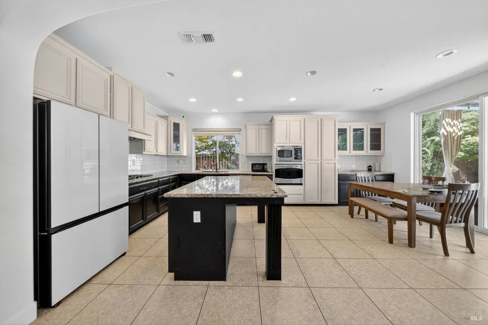 3034 W Clinton Court Visalia, CA 93291