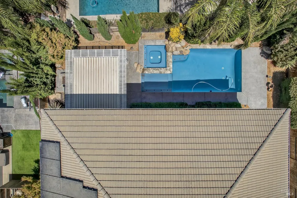 3034 W Clinton Court Visalia, CA 93291