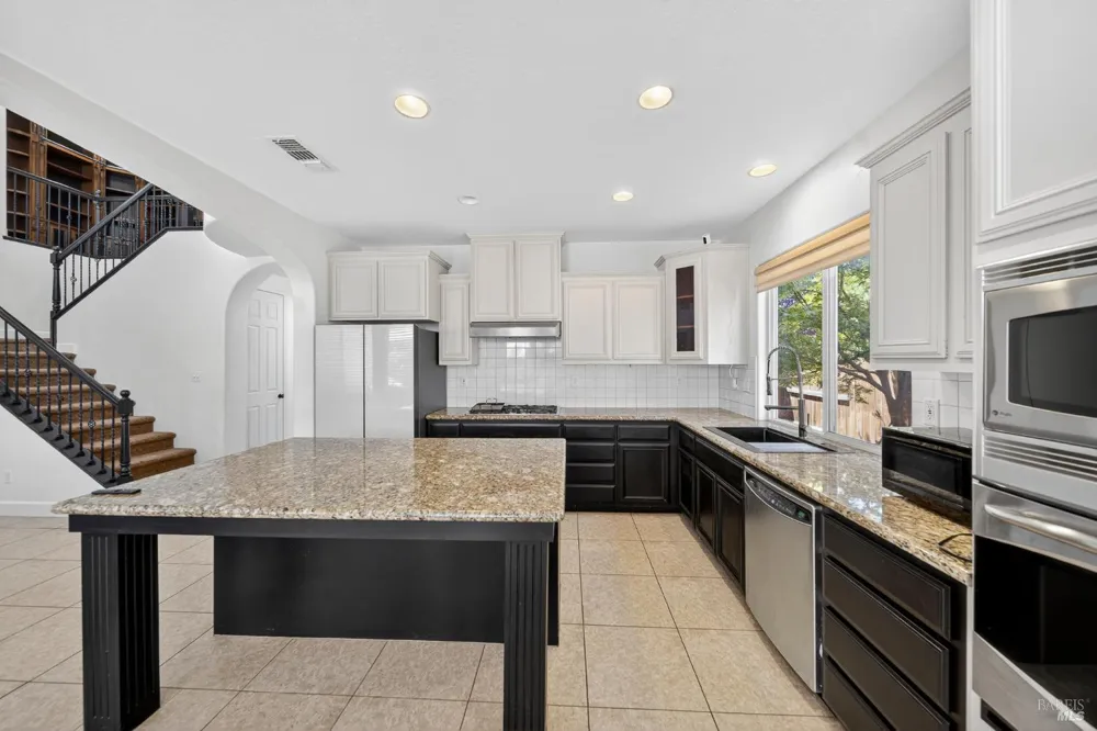 3034 W Clinton Court Visalia, CA 93291