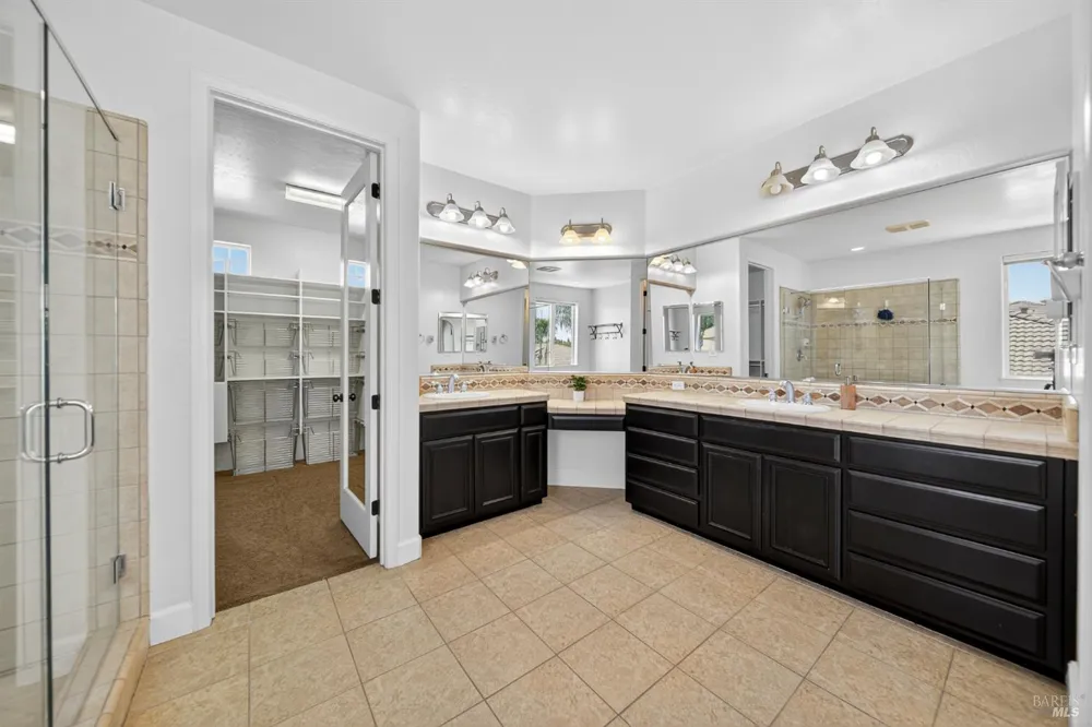 3034 W Clinton Court Visalia, CA 93291
