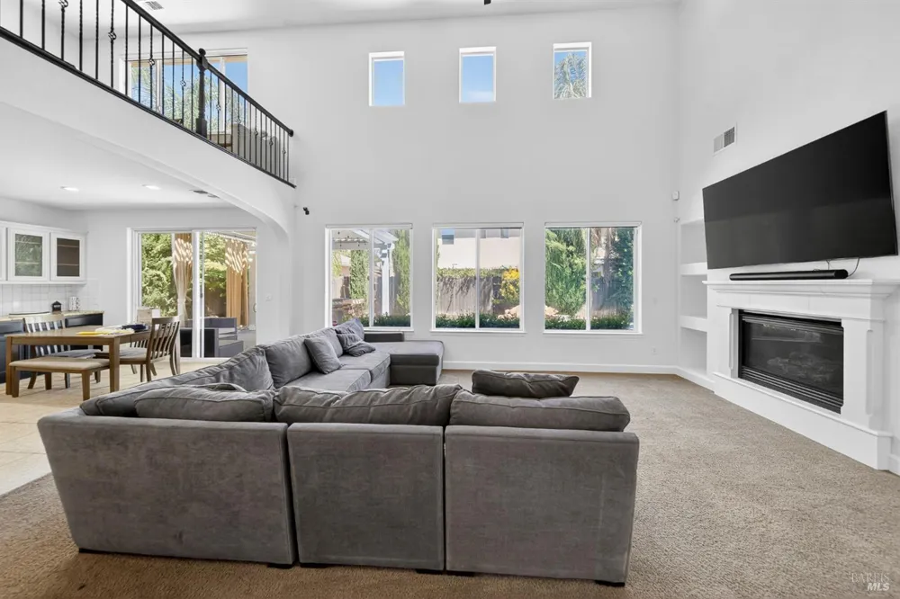 3034 W Clinton Court Visalia, CA 93291