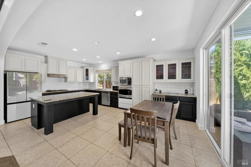 3034 W Clinton Court Visalia, CA 93291