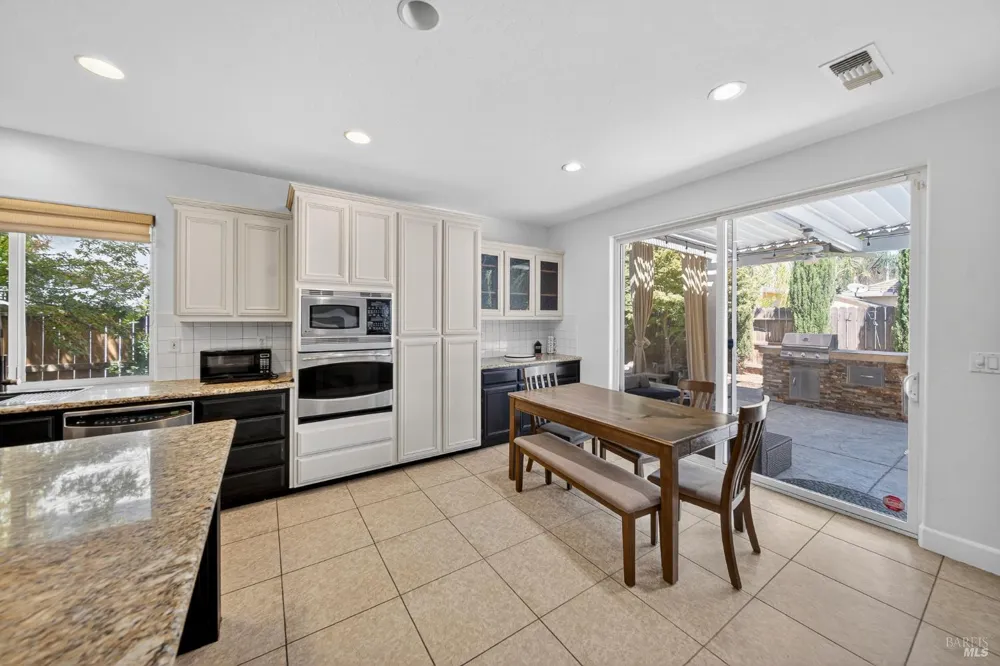 3034 W Clinton Court Visalia, CA 93291