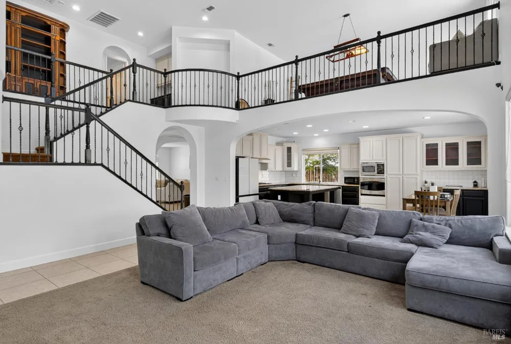 3034 W Clinton Court Visalia, CA 93291