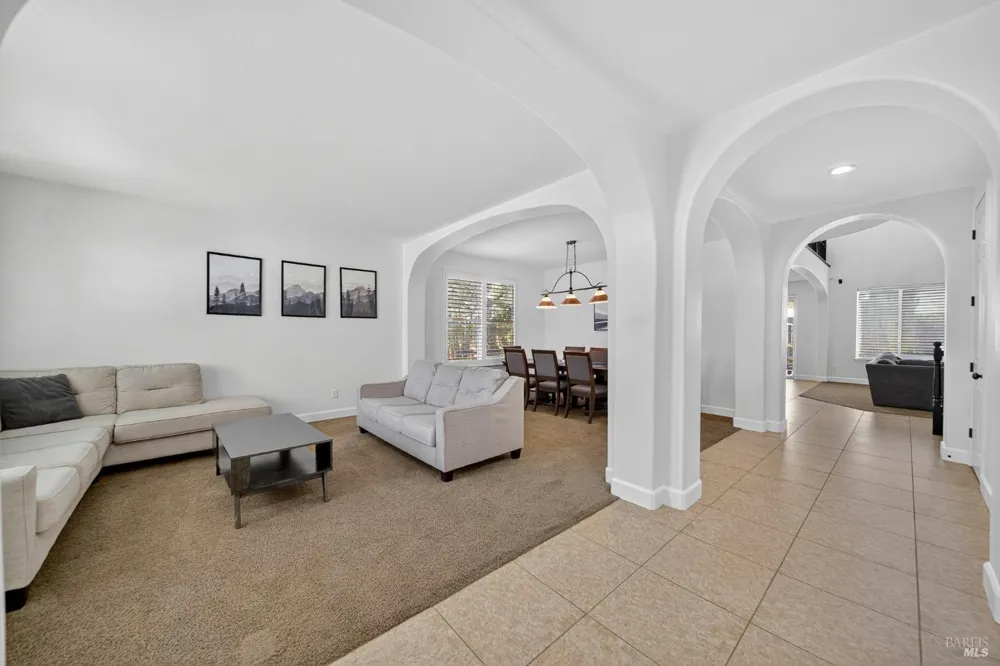 3034 W Clinton Court Visalia, CA 93291