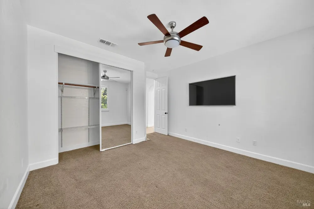 3034 W Clinton Court Visalia, CA 93291