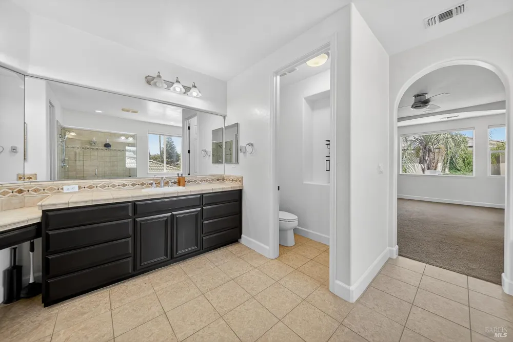 3034 W Clinton Court Visalia, CA 93291
