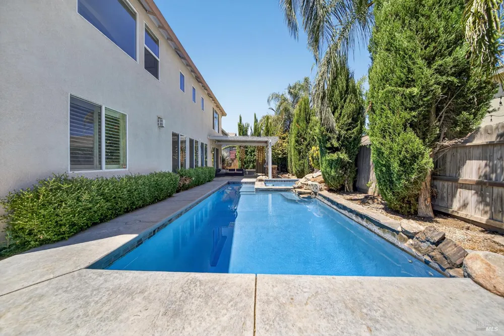 3034 W Clinton Court Visalia, CA 93291