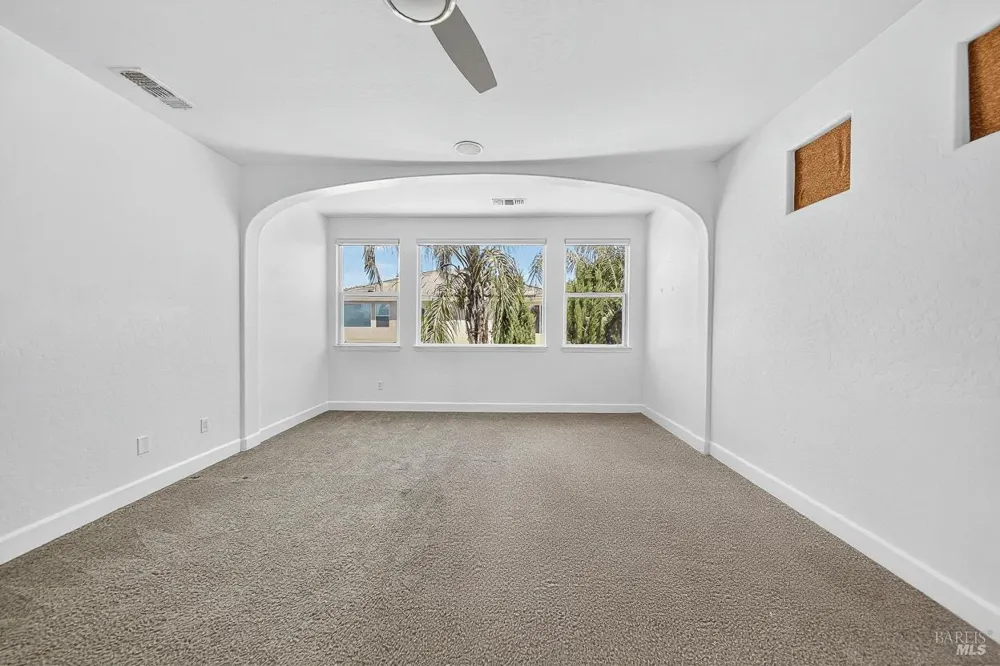 3034 W Clinton Court Visalia, CA 93291