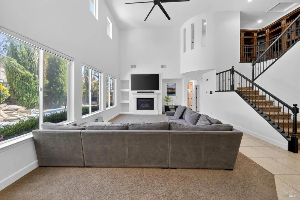 3034 W Clinton Court Visalia, CA 93291