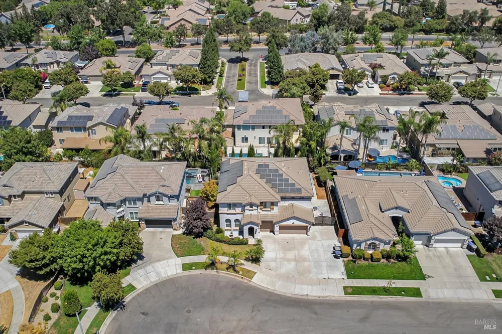3034 W Clinton Court Visalia, CA 93291