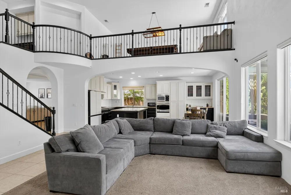 3034 W Clinton Court Visalia, CA 93291