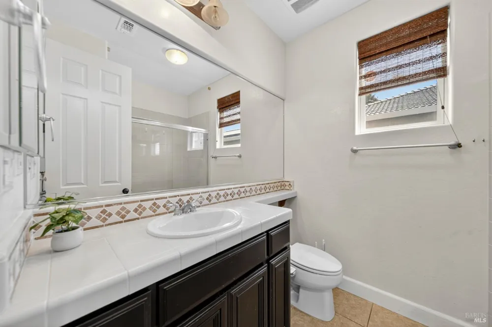 3034 W Clinton Court Visalia, CA 93291