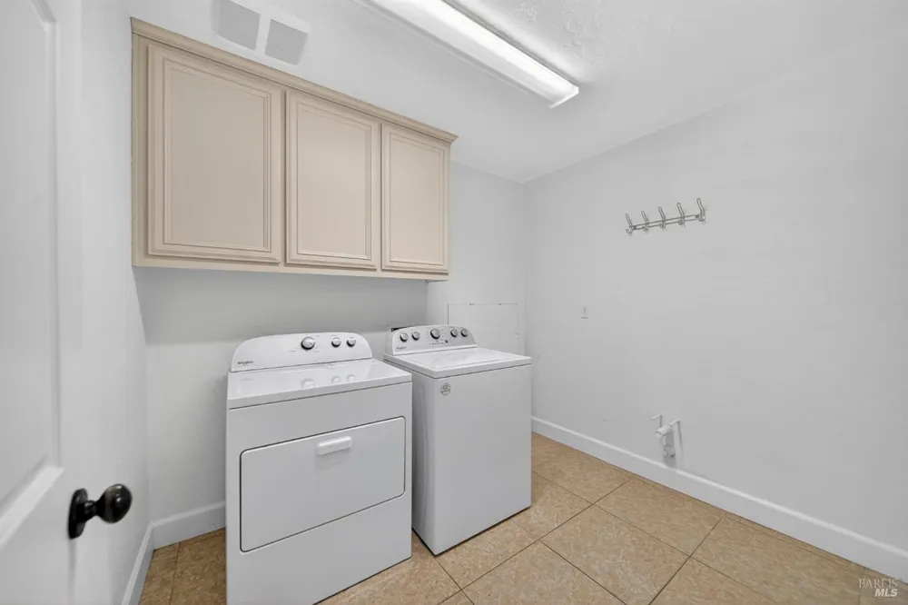 3034 W Clinton Court Visalia, CA 93291