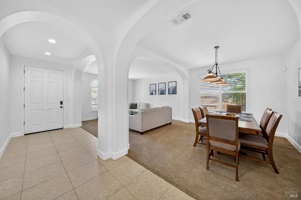 3034 W Clinton Court Visalia, CA 93291