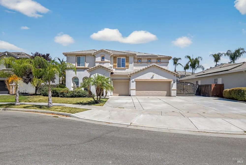 3034 W Clinton Court Visalia, CA 93291