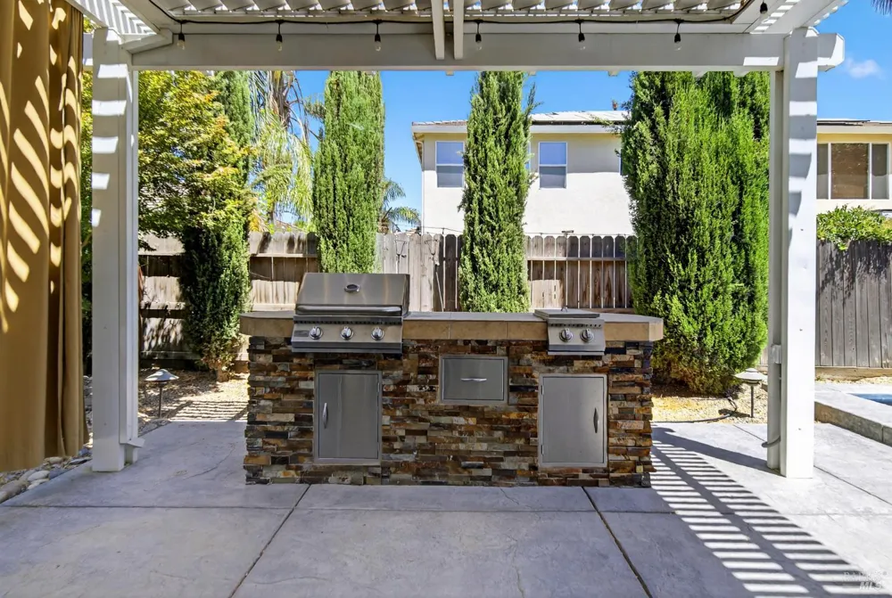 3034 W Clinton Court Visalia, CA 93291
