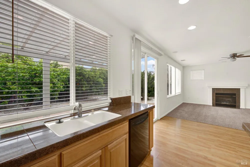 812 Purple Sage Drive Vacaville, CA 95687