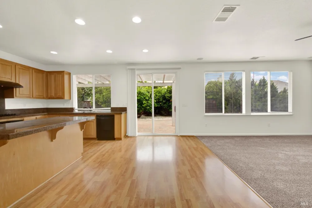 812 Purple Sage Drive Vacaville, CA 95687