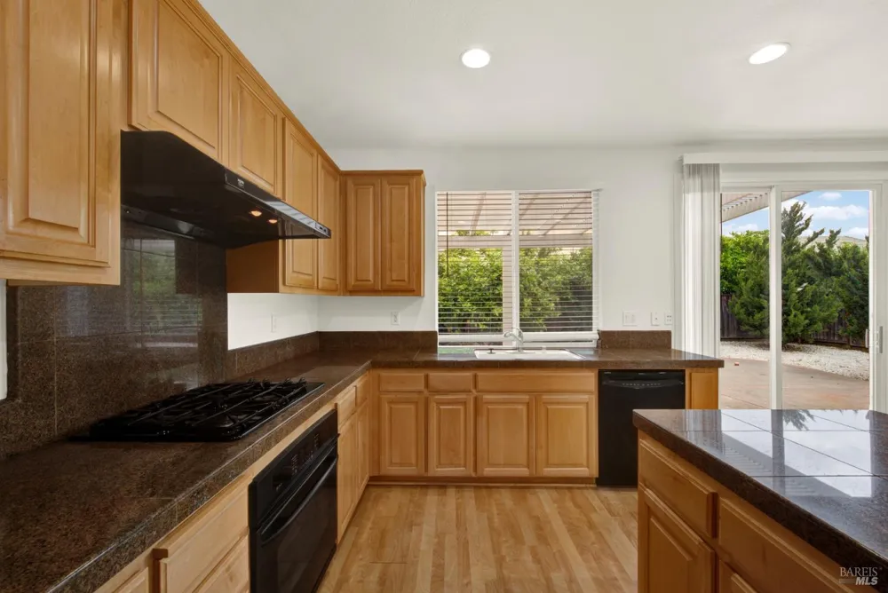 812 Purple Sage Drive Vacaville, CA 95687