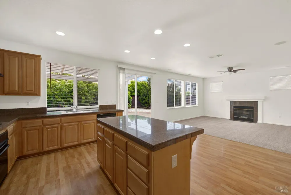 812 Purple Sage Drive Vacaville, CA 95687