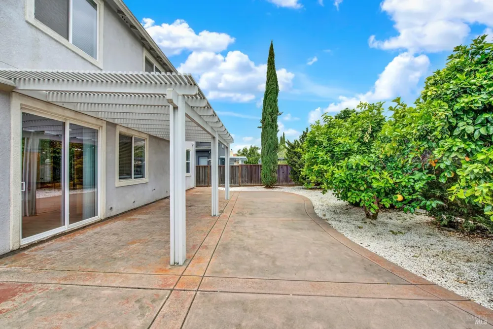 812 Purple Sage Drive Vacaville, CA 95687