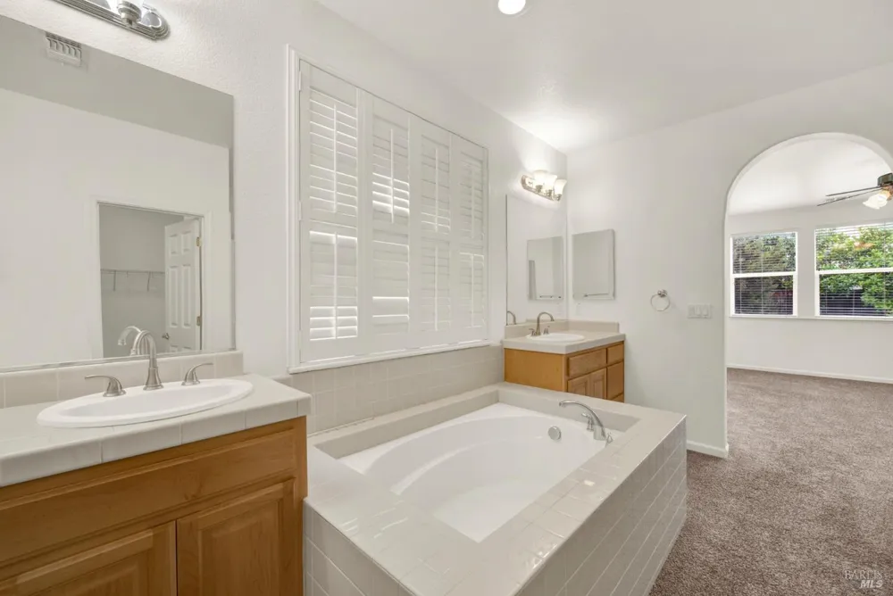 812 Purple Sage Drive Vacaville, CA 95687
